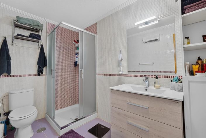 Image No.8-3 Bed House for sale