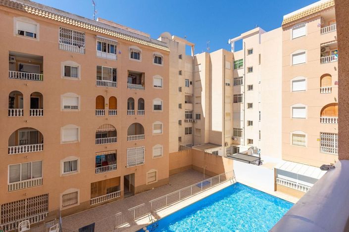 Image No.2-Appartement de 2 chambres à vendre à Torrevieja