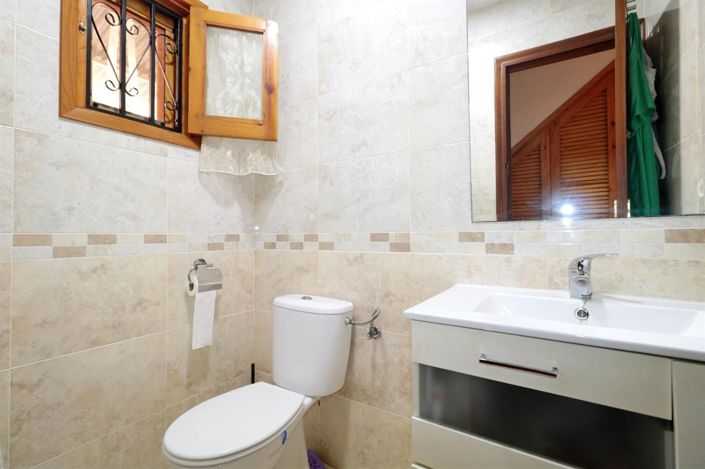 Image No.15-3 Bed House for sale