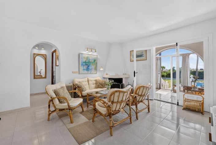 Image No.2-3 Bed Villa for sale