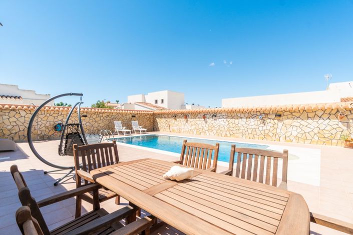 Image No.2-Villa de 4 chambres à vendre à Torrevieja