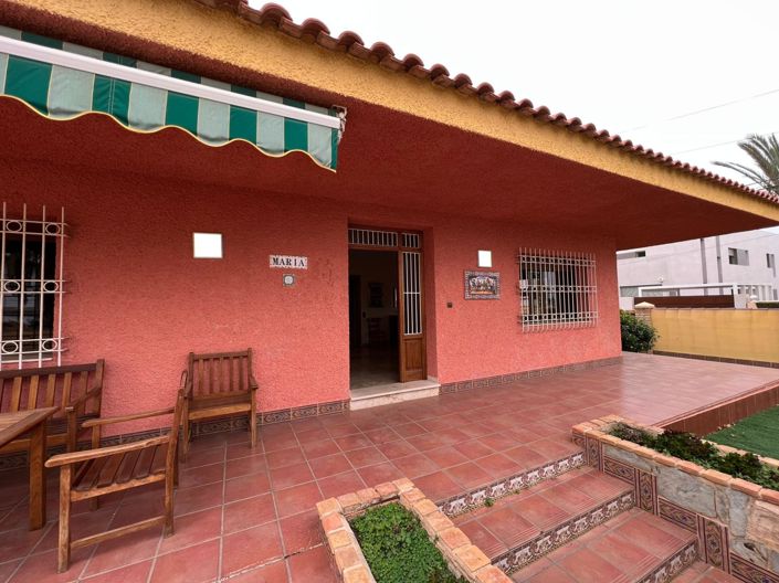 Image No.2-Villa de 5 chambres à vendre à Orihuela Costa