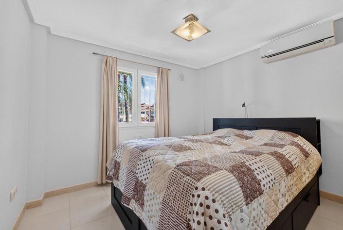 Image No.15-3 Bed Townhouse for sale