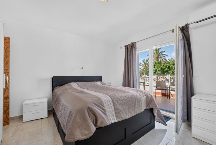 Image No.18-3 Bed Townhouse for sale