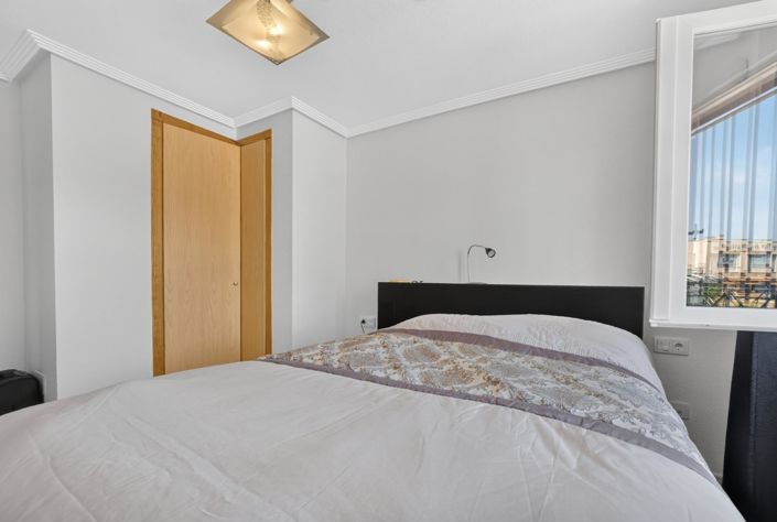 Image No.21-3 Bed Townhouse for sale