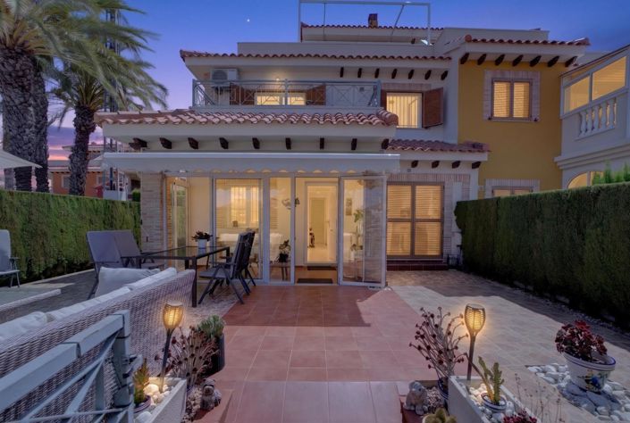 Image No.30-3 Bed Townhouse for sale