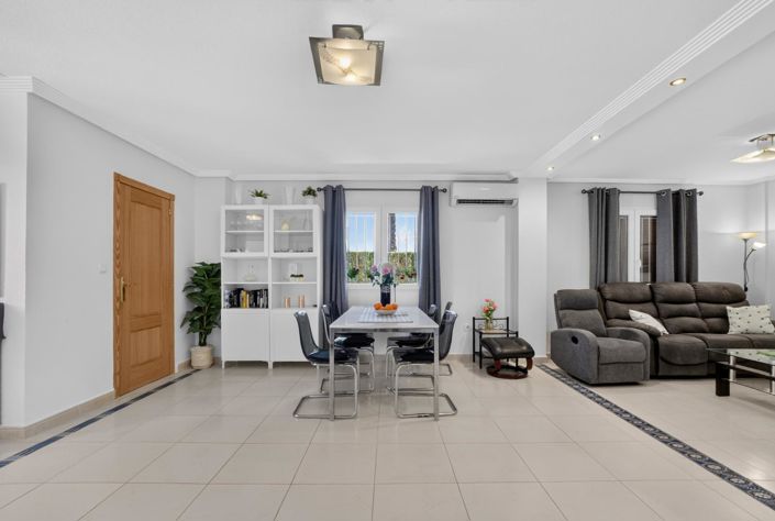 Image No.6-3 Bed Townhouse for sale