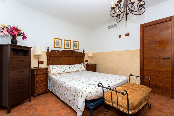 Image No.30-5 Bed Villa for sale