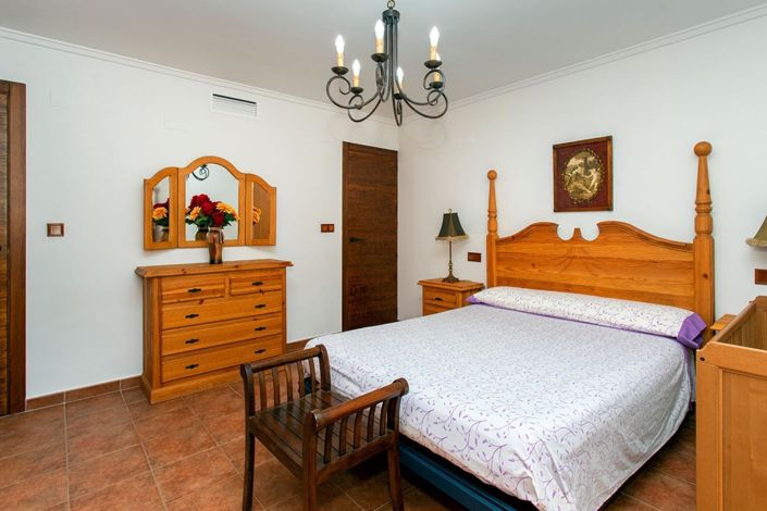Image No.36-5 Bed Villa for sale