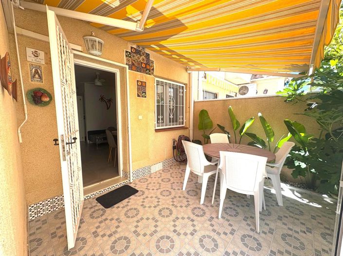 Image No.2-Maison de ville de 2 chambres à vendre à Torrevieja