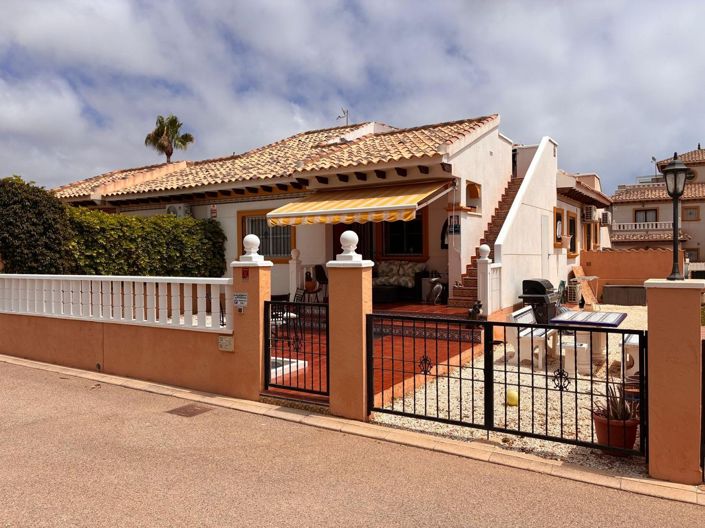 Image No.2-Villa de 2 chambres à vendre à Orihuela Costa