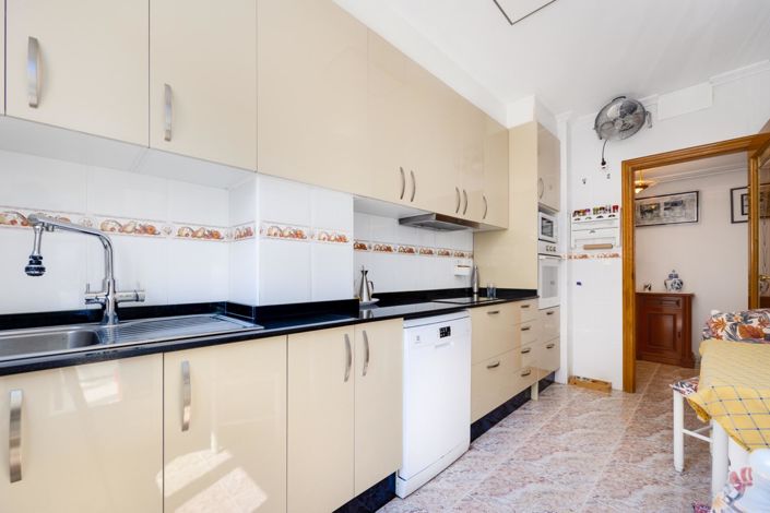 Image No.17-3 Bed Apartment for sale