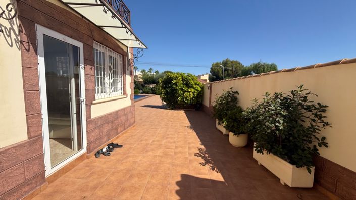 Image No.4-Villa de 7 chambres à vendre à Torrevieja
