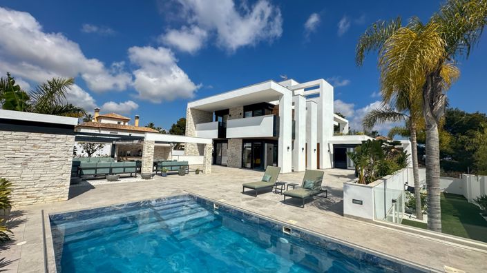 Image No.2-Villa de 4 chambres à vendre à Orihuela Costa