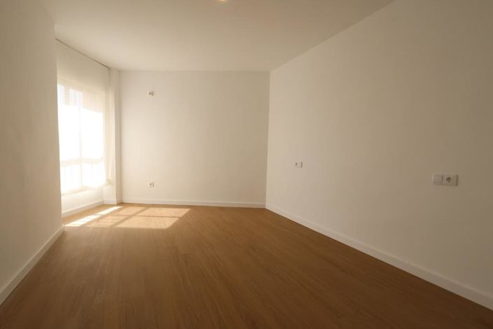 Image No.11-3 Bed Apartment for sale