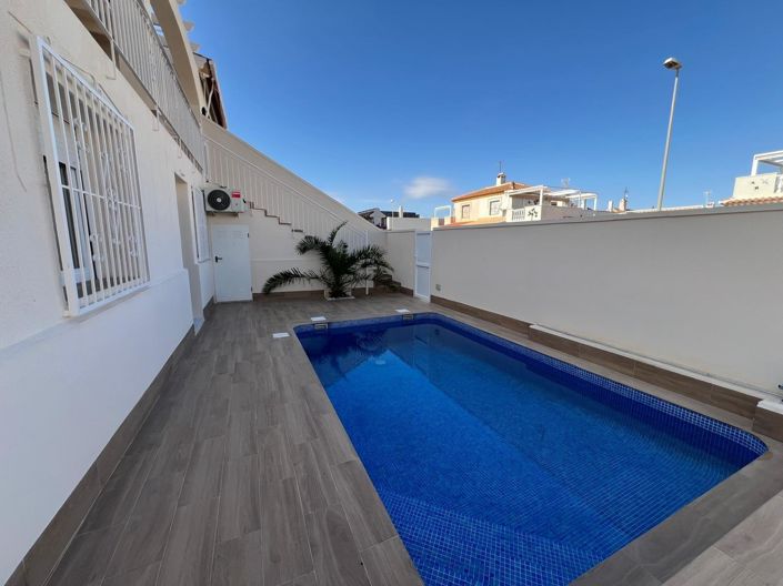 Image No.2-Villa de 4 chambres à vendre à Torrevieja