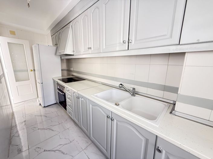 Image No.22-3 Bed Apartment for sale