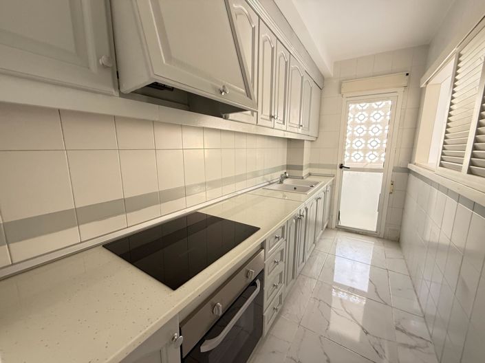 Image No.23-3 Bed Apartment for sale