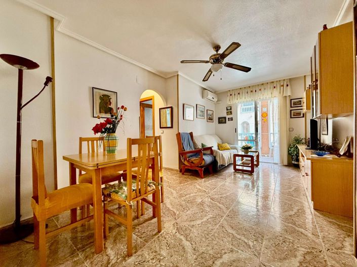 Image No.2-Appartement de 2 chambres à vendre à Torrevieja