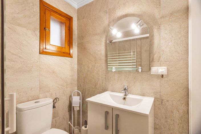 Image No.25-2 Bed Bungalow for sale