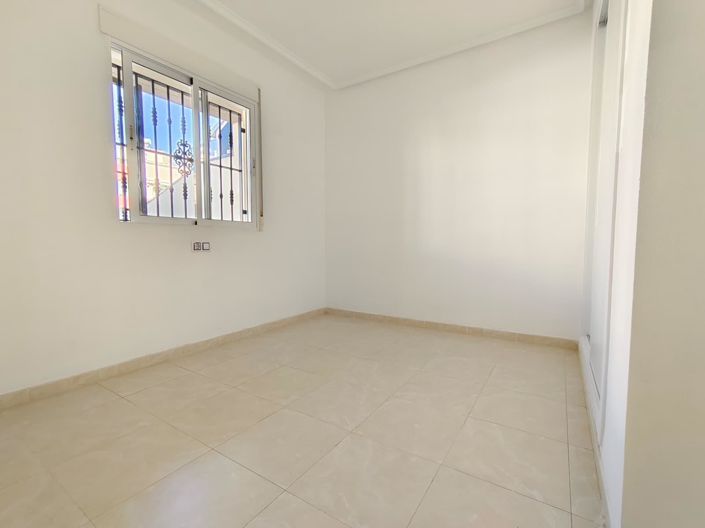 Image No.13-3 Bed Townhouse for sale