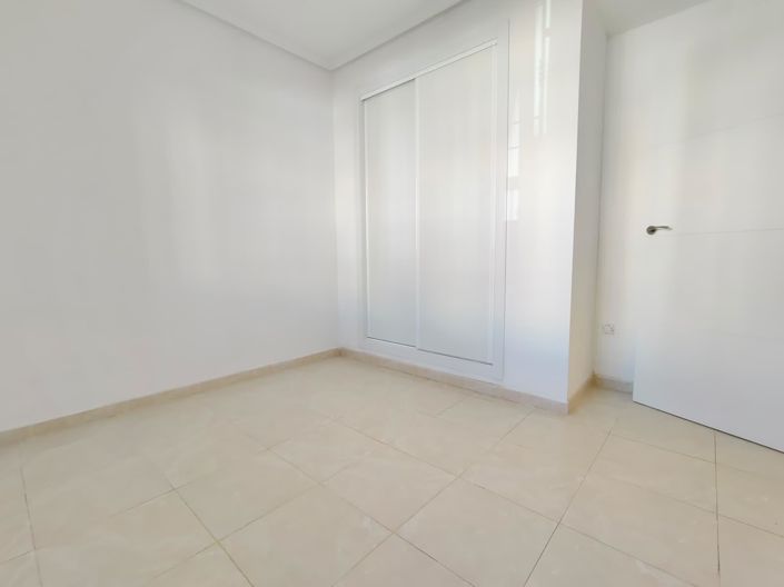 Image No.14-3 Bed Townhouse for sale