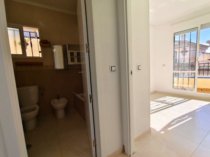 Image No.17-3 Bed Townhouse for sale