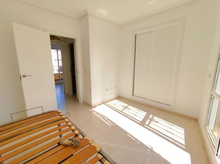 Image No.19-3 Bed Townhouse for sale