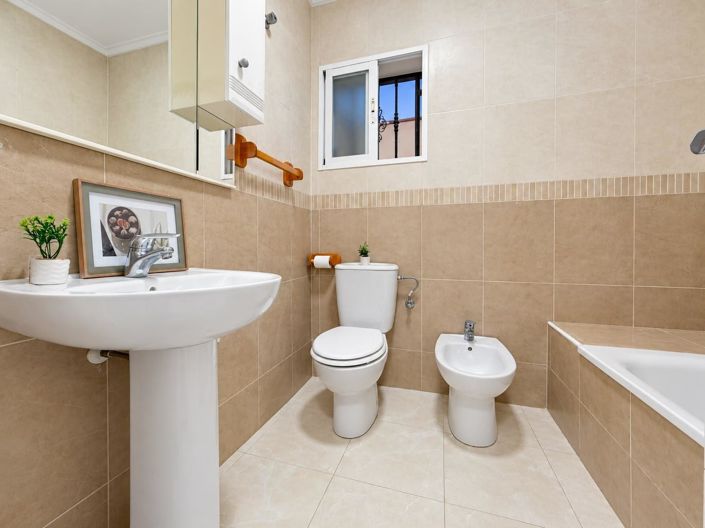 Image No.19-3 Bed Townhouse for sale