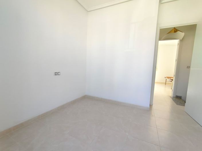 Image No.23-3 Bed Townhouse for sale