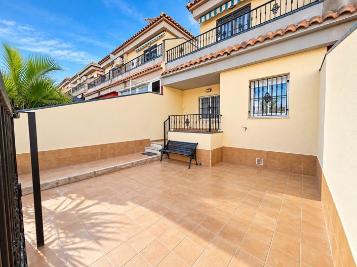 Image No.3-3 Bed Townhouse for sale
