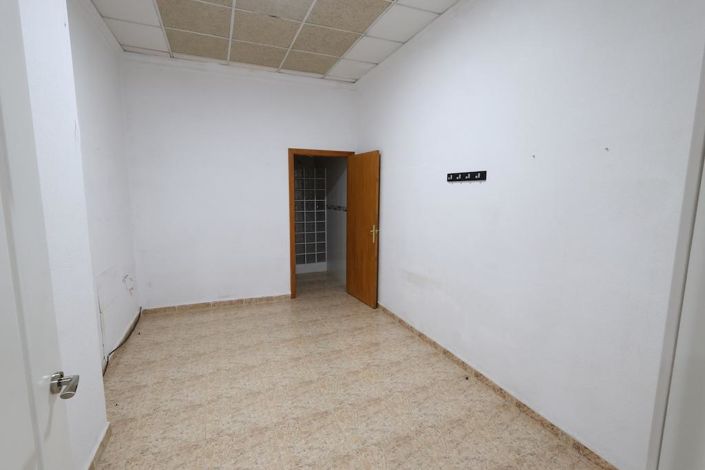 Image No.4-1 Bed Property for sale