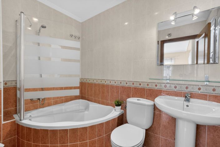 Image No.17-7 Bed Villa for sale