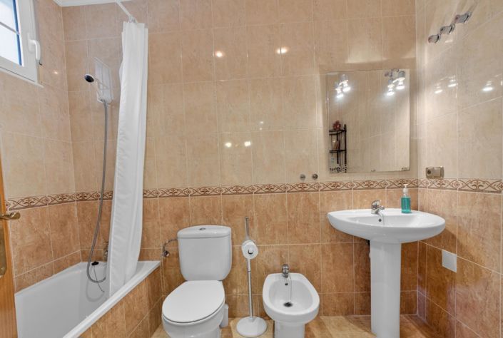 Image No.24-7 Bed Villa for sale