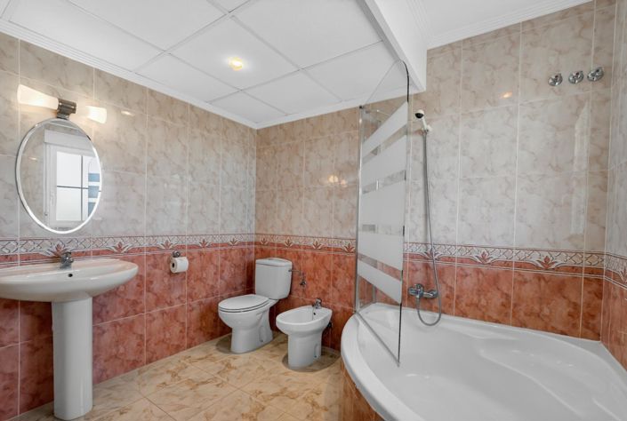 Image No.37-7 Bed Villa for sale
