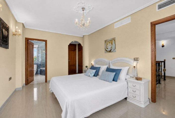 Image No.39-7 Bed Villa for sale