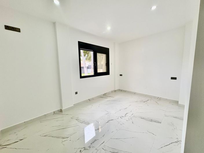 Image No.33-4 Bed Villa for sale