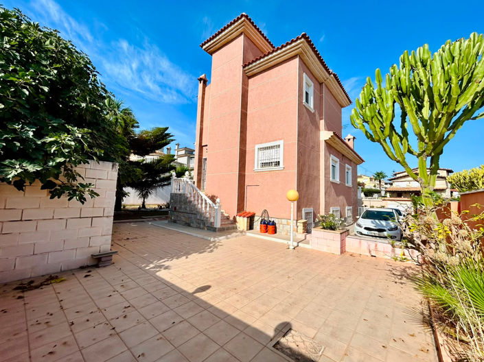 Image No.10-2 Bed Villa for sale