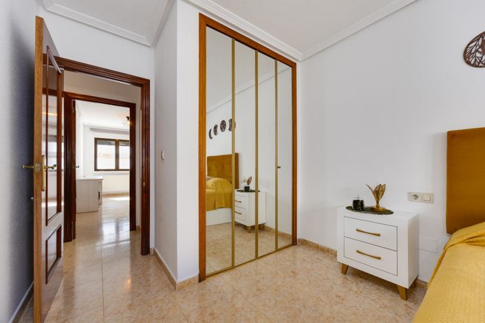 Image No.20-3 Bed Apartment for sale