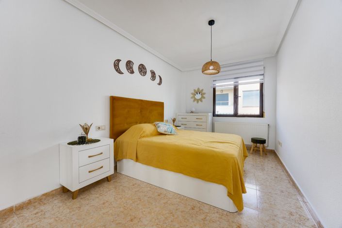 Image No.21-3 Bed Apartment for sale