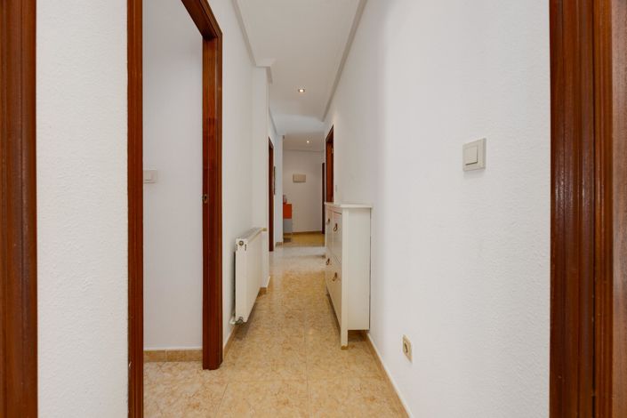 Image No.27-3 Bed Apartment for sale