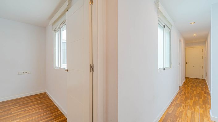 Image No.16-2 Bed Property for sale