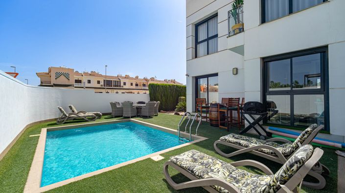 Image No.3-4 Bed Villa for sale