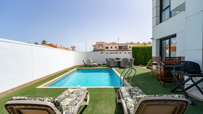 Image No.4-4 Bed Villa for sale