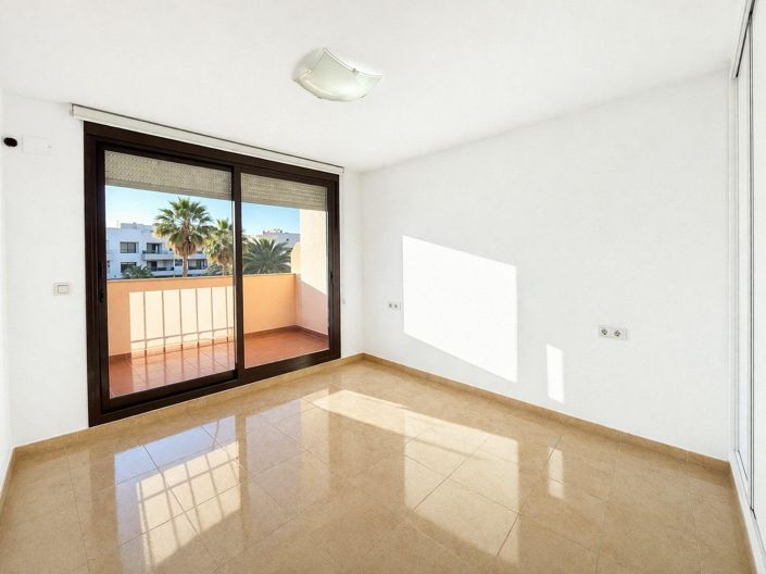 Image No.5-2 Bed Townhouse for sale