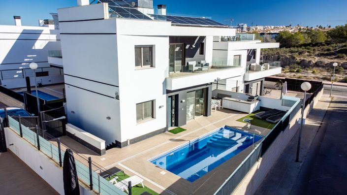 Image No.2-Villa de 4 chambres à vendre à Orihuela Costa
