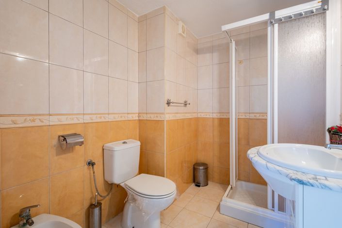 Image No.12-3 Bed Apartment for sale