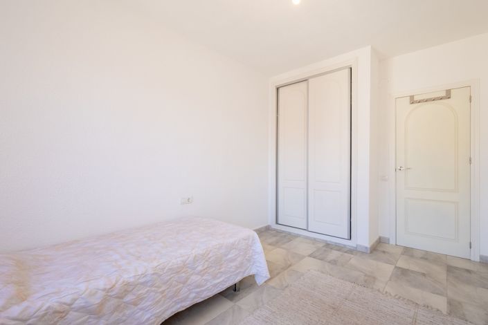 Image No.17-3 Bed Apartment for sale