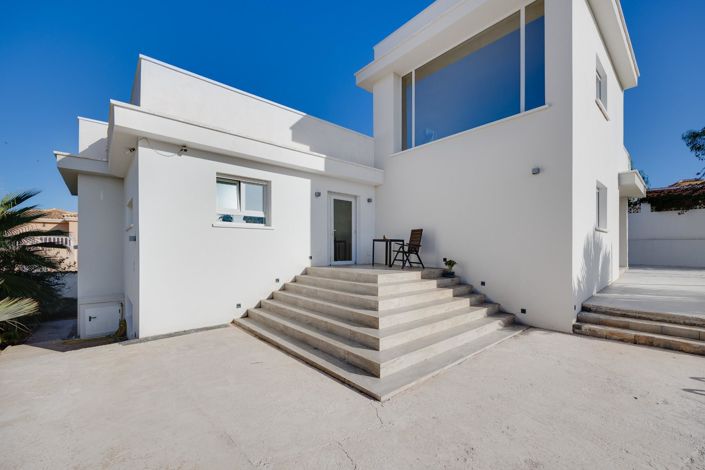 Image No.5-5 Bed Villa for sale