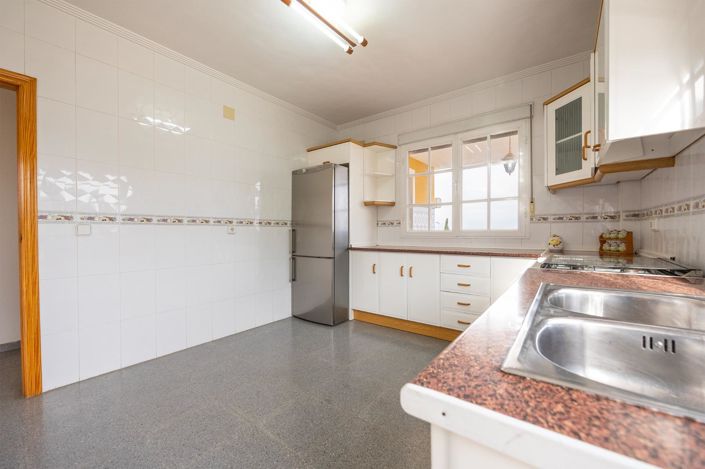 Image No.12-3 Bed Villa for sale